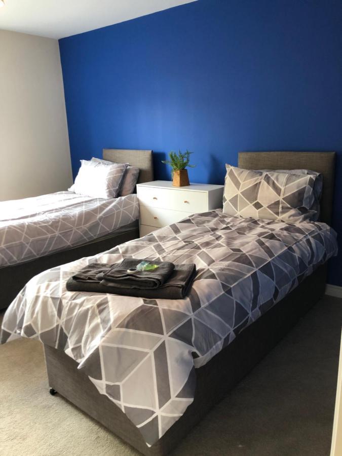 Spring House - Staycation - Perfect For Contractors & Families - 2 Parking Spaces Apartment *