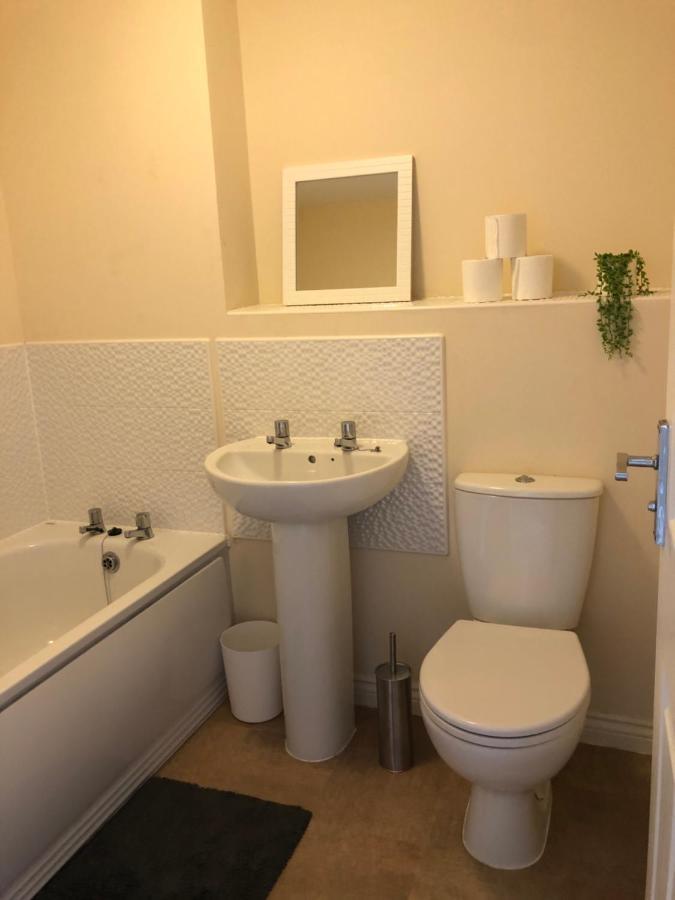 Spring House - Staycation - Perfect For Contractors & Families - 2 Parking Spaces Apartment *