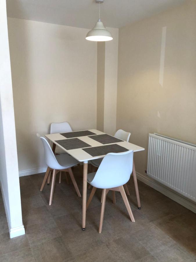 Apartment Spring House - Staycation - Perfect For Contractors & Families - 2 Parking Spaces Dudley