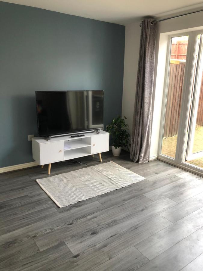 Spring House - Staycation - Perfect For Contractors & Families - 2 Parking Spaces Apartment